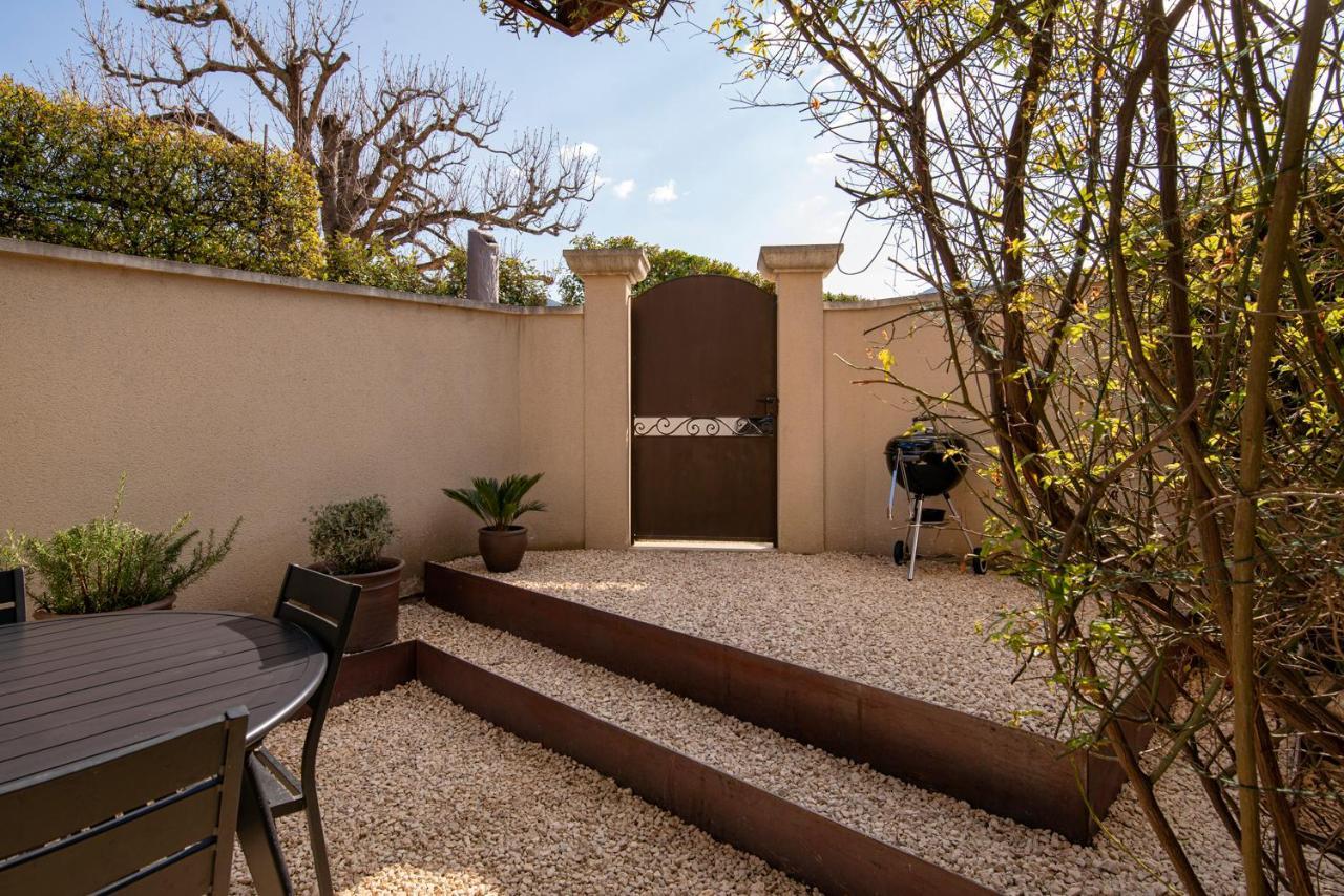 Le Mas Des Sablieres Oppede Exterior photo